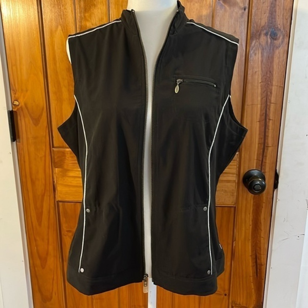 Chico’s Zenergy Black Vest Zip Up Lightweight Size 2 Athleisure Sporty Mock Neck